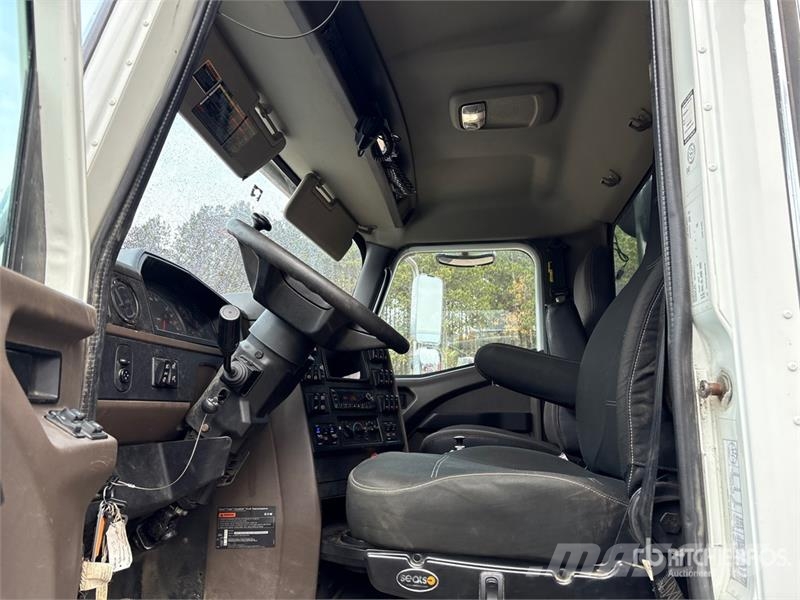 International HX620 Camion benne
