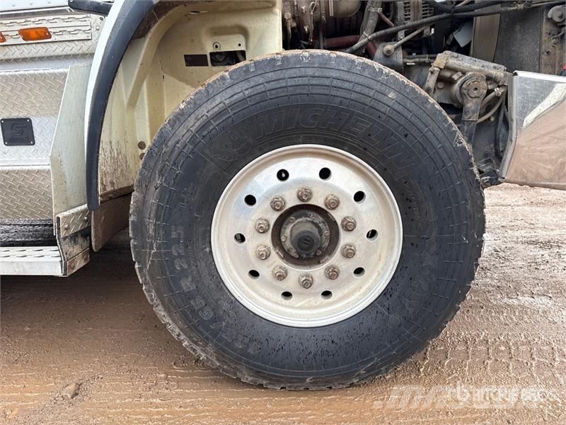 International HX620 Tipper trucks
