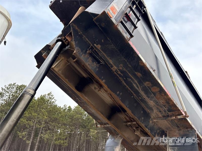 International HX620 Tipper trucks