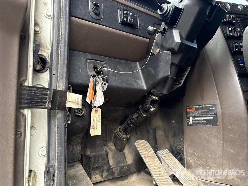 International HX620 Camion benne