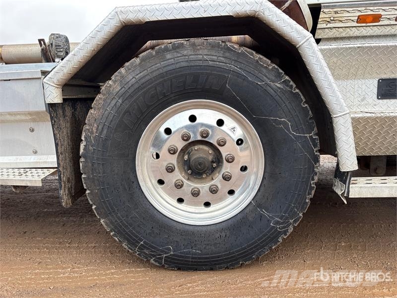 International HX620 Tipper trucks
