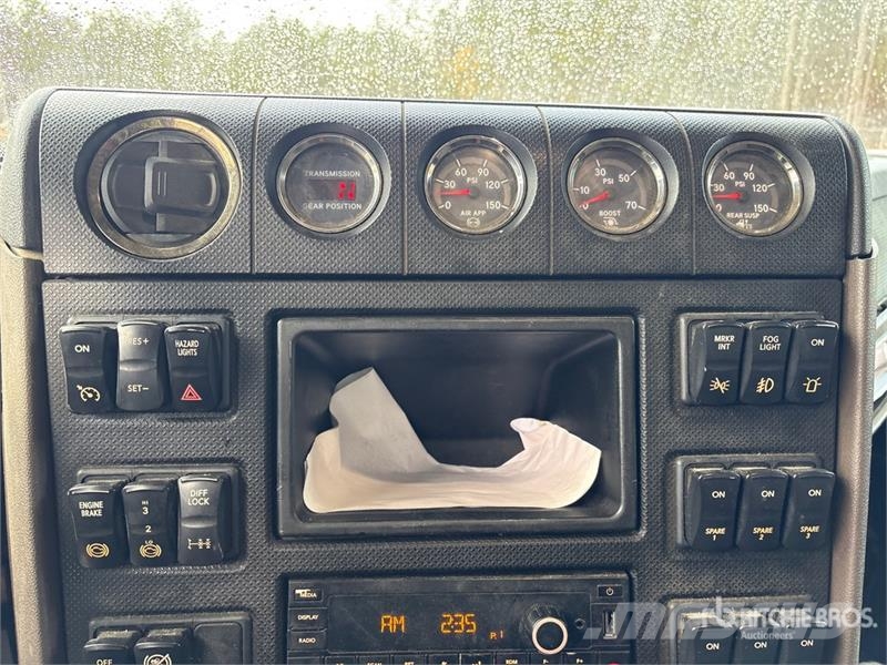 International HX620 Camion benne
