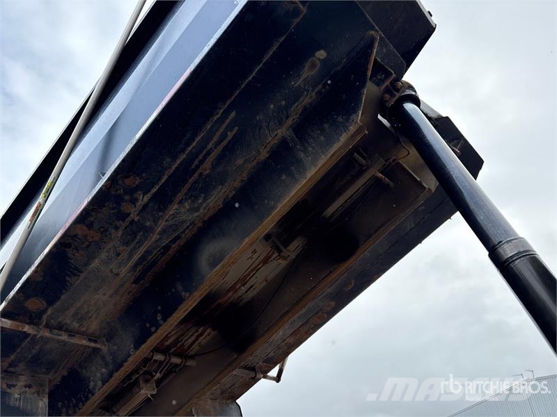 International HX620 Tipper trucks