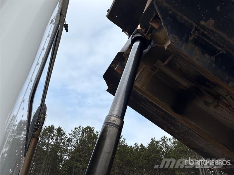 International HX620 Tipper trucks
