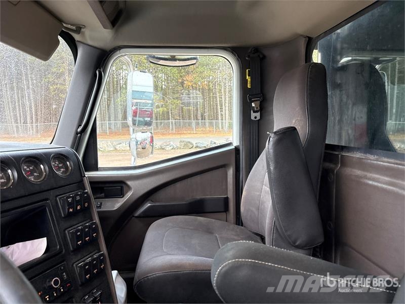 International HX620 Camion benne