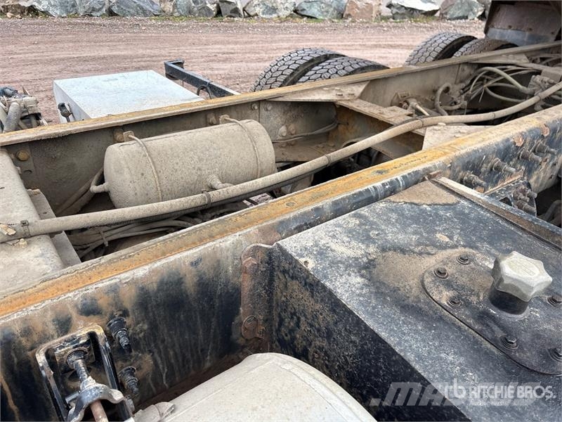 International HX620 Tipper trucks