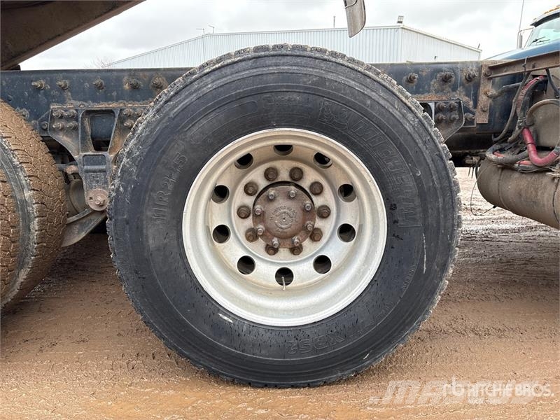 International HX620 Tipper trucks