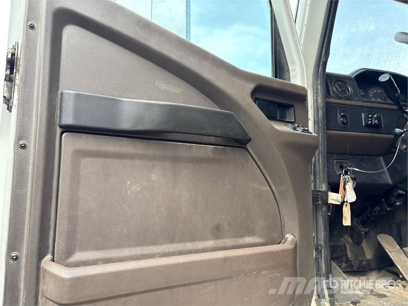 International HX620 Camion benne