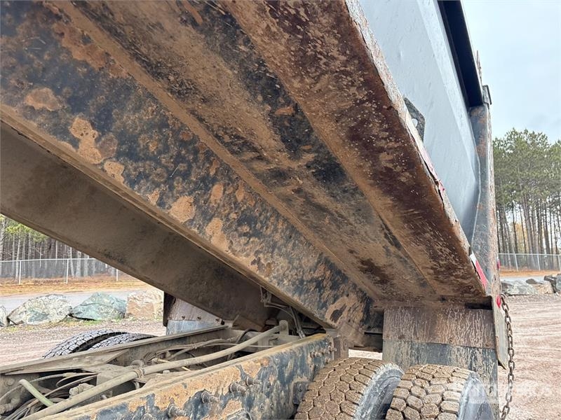 International HX620 Tipper trucks