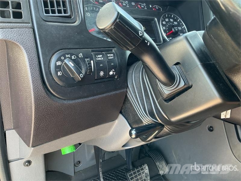 International LT625 Truck Tractor Units