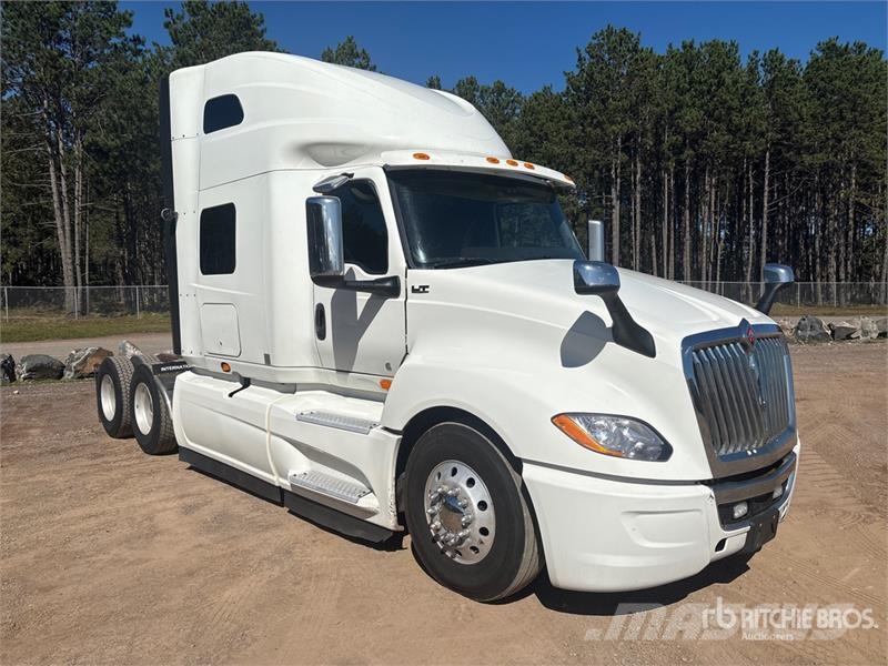 International LT625 中古トラクターヘッド | トレーラーヘッド