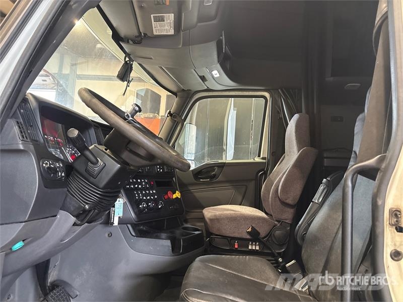 International LT625 Prime Movers