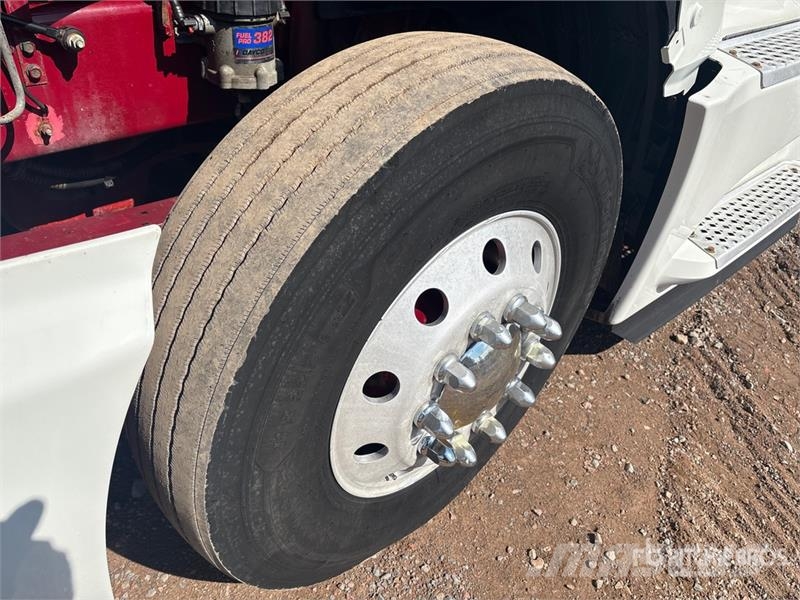International LT625 Truck Tractor Units