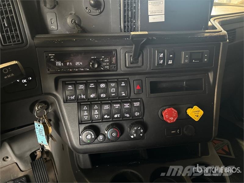 International LT625 وحدات الجر