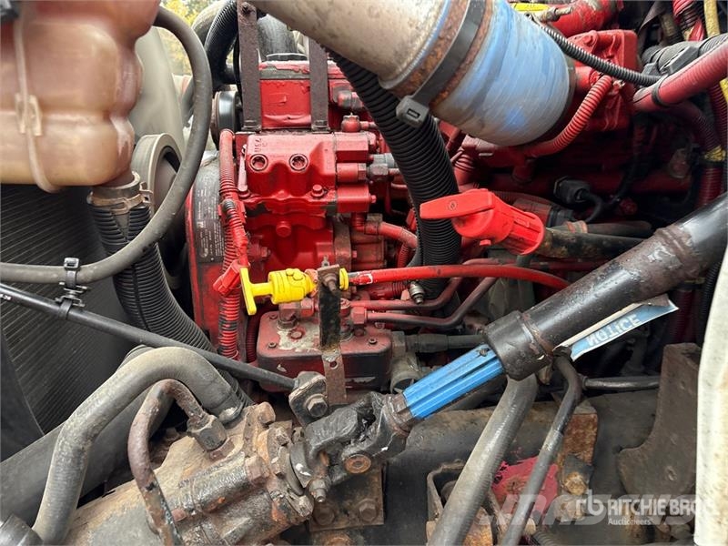 International MV607 6x4 Van Truck شاحنات ذات هيكل صندوقي