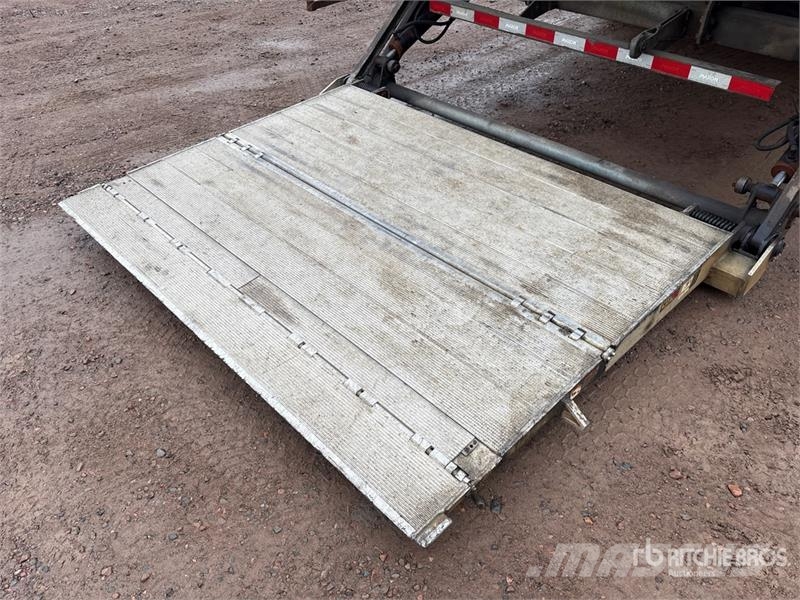 International MV607 6x4 Van Truck شاحنات ذات هيكل صندوقي