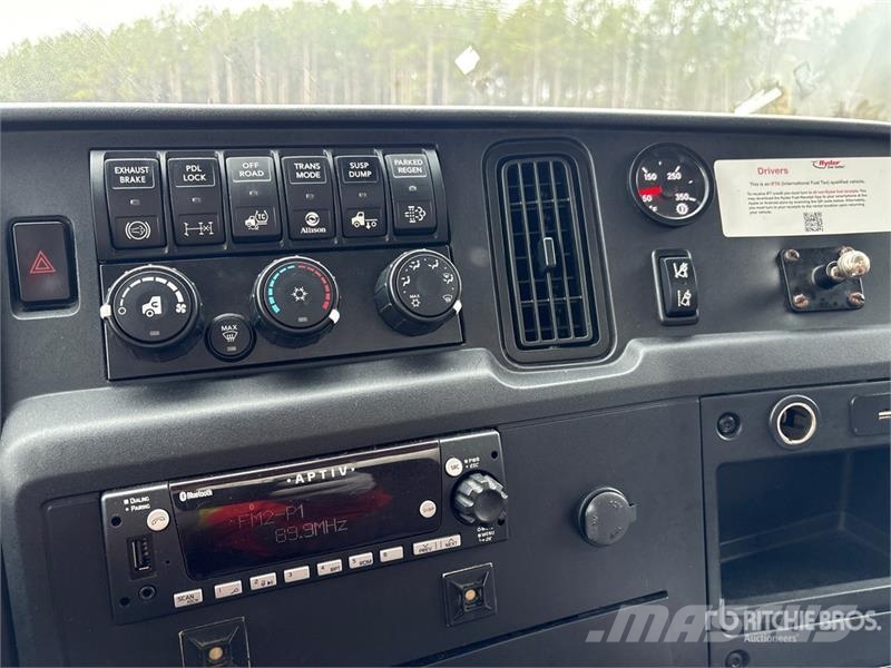 International MV607 6x4 Van Truck شاحنات ذات هيكل صندوقي