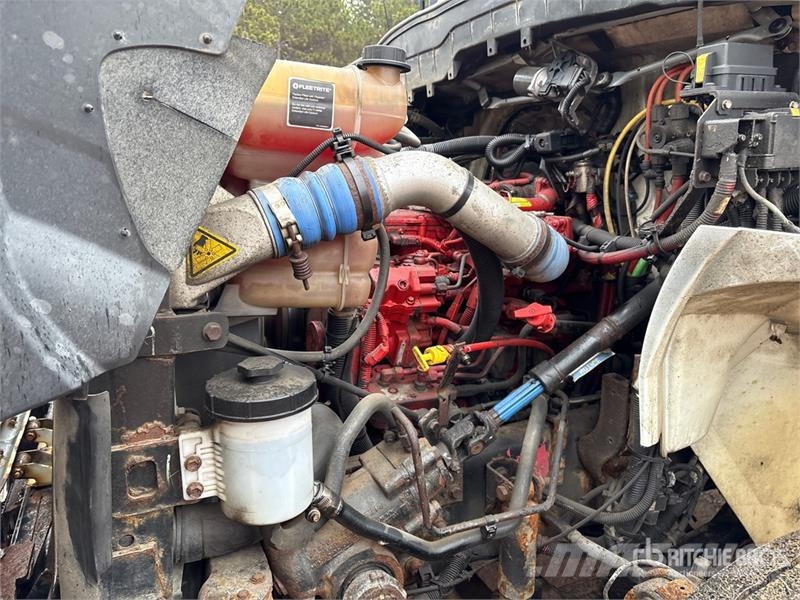 International MV607 6x4 Van Truck شاحنات ذات هيكل صندوقي
