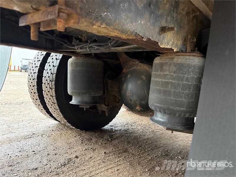 International MV607 6x4 Van Truck شاحنات ذات هيكل صندوقي