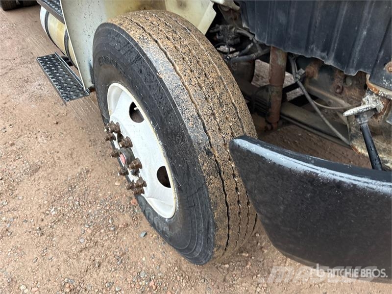 International MV607 6x4 Van Truck شاحنات ذات هيكل صندوقي