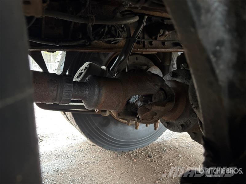 International MV607 6x4 Van Truck شاحنات ذات هيكل صندوقي