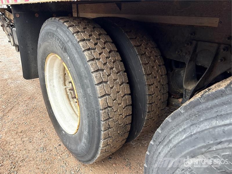 International MV607 6x4 Van Truck شاحنات ذات هيكل صندوقي