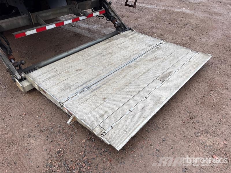 International MV607 6x4 Van Truck شاحنات ذات هيكل صندوقي