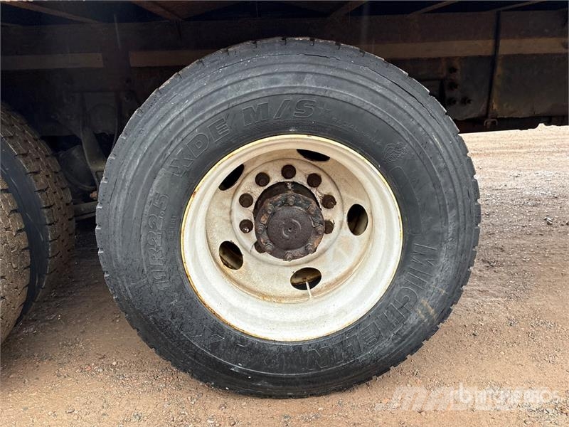 International MV607 6x4 Van Truck شاحنات ذات هيكل صندوقي