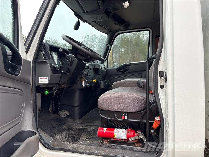 International MV607 6x4 Van Truck شاحنات ذات هيكل صندوقي