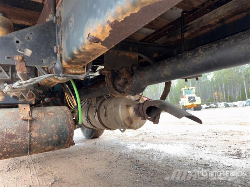 International MV607 6x4 Van Truck شاحنات ذات هيكل صندوقي