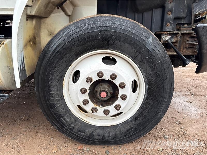 International MV607 6x4 Van Truck شاحنات ذات هيكل صندوقي
