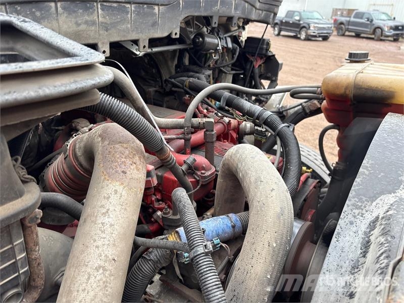 International MV607 6x4 Van Truck شاحنات ذات هيكل صندوقي