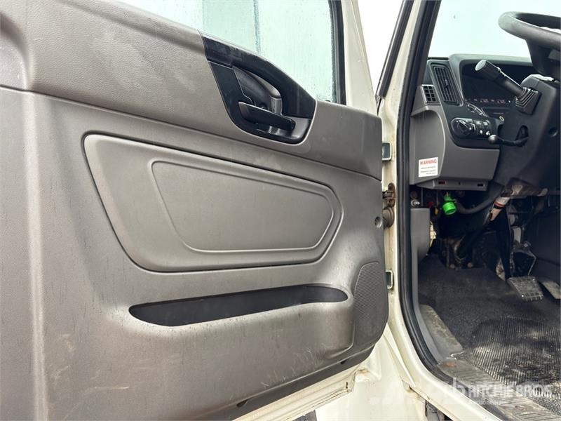 International MV607 6x4 Van Truck شاحنات ذات هيكل صندوقي