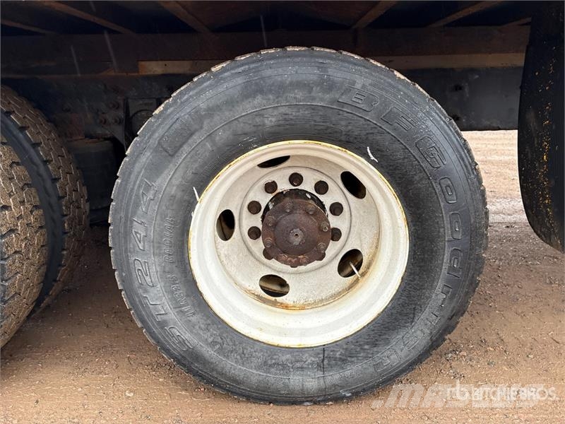 International MV607 6x4 Van Truck شاحنات ذات هيكل صندوقي