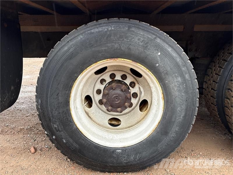 International MV607 6x4 Van Truck شاحنات ذات هيكل صندوقي