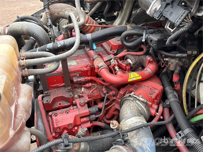 International MV607 6x4 Van Truck شاحنات ذات هيكل صندوقي