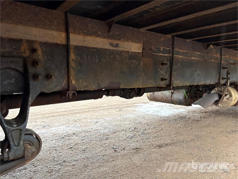 International MV607 6x4 Van Truck شاحنات ذات هيكل صندوقي