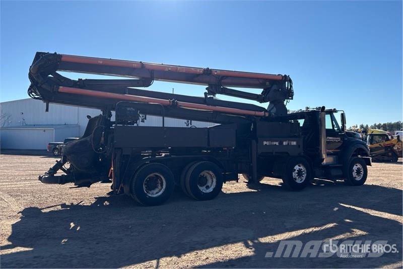International on International 7600 SBA 8x4 Twin-Steer Concrete Betoniera