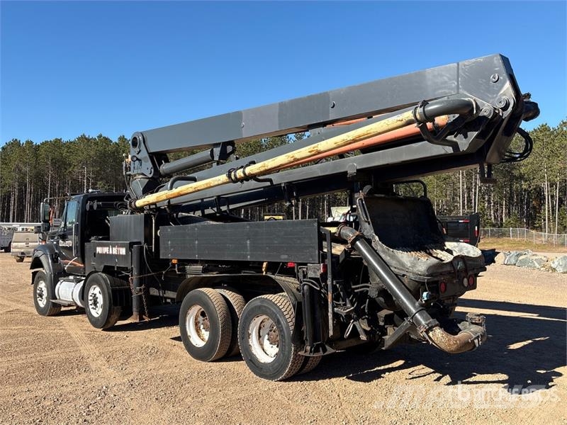International on International 7600 SBA 8x4 Twin-Steer Concrete  Betonmixers en pompen