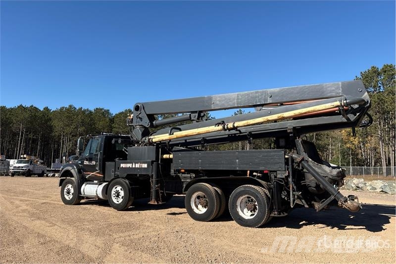 International on International 7600 SBA 8x4 Twin-Steer Concrete Betoniera