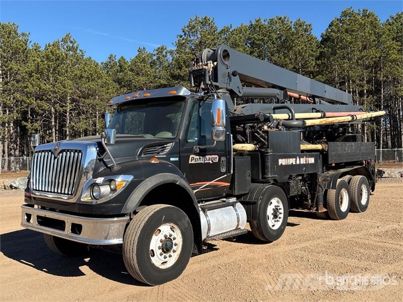 International on International 7600 SBA 8x4 Twin-Steer Concrete  Betonmixers en pompen