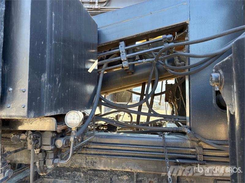 International on International 7600 SBA 8x4 Twin-Steer Concrete  Betonmixers en pompen