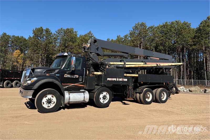 International on International 7600 SBA 8x4 Twin-Steer Concrete Betoniera