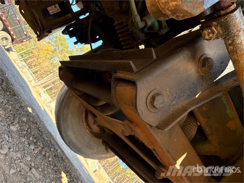International on International 7600 SBA 8x4 Twin-Steer Concrete  Betonmixers en pompen