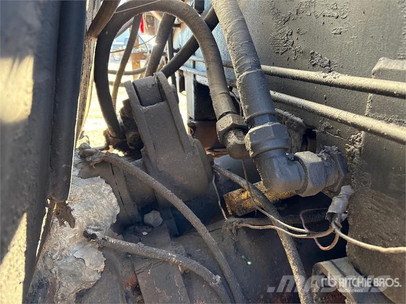 International on International 7600 SBA 8x4 Twin-Steer Concrete  Betonmixers en pompen
