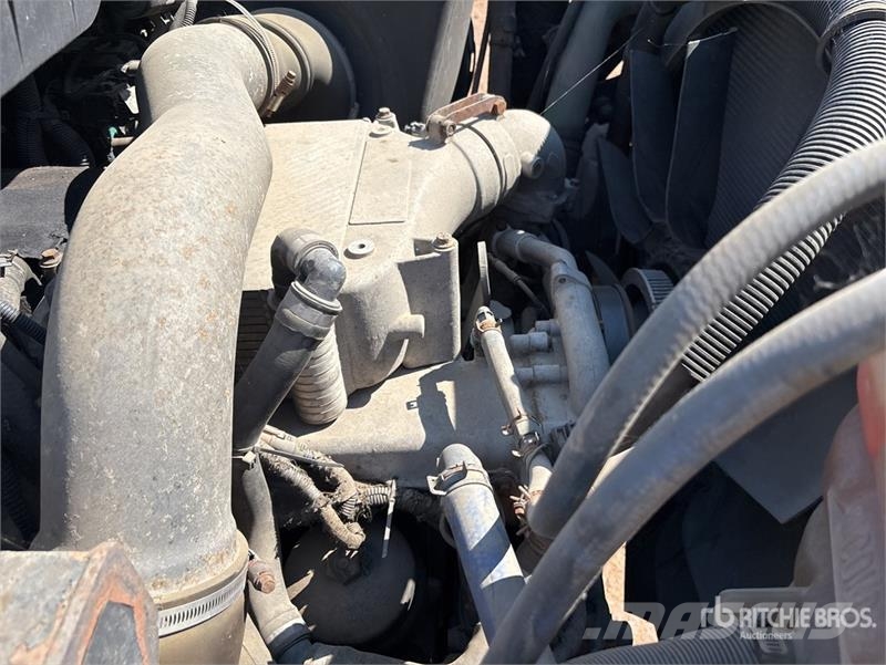 International on International 7600 SBA 8x4 Twin-Steer Concrete Автобетоновози