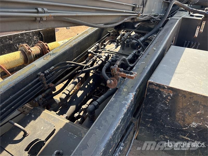 International on International 7600 SBA 8x4 Twin-Steer Concrete Автобетоновози