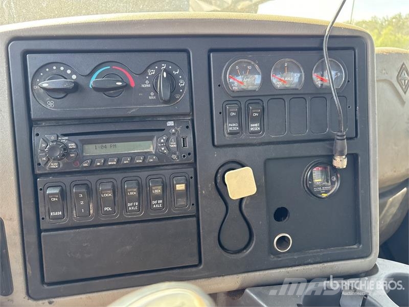 International on International 7600 SBA 8x4 Twin-Steer Concrete Автобетоновози