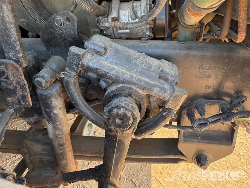 International on International 7600 SBA 8x4 Twin-Steer Concrete Автобетоновози