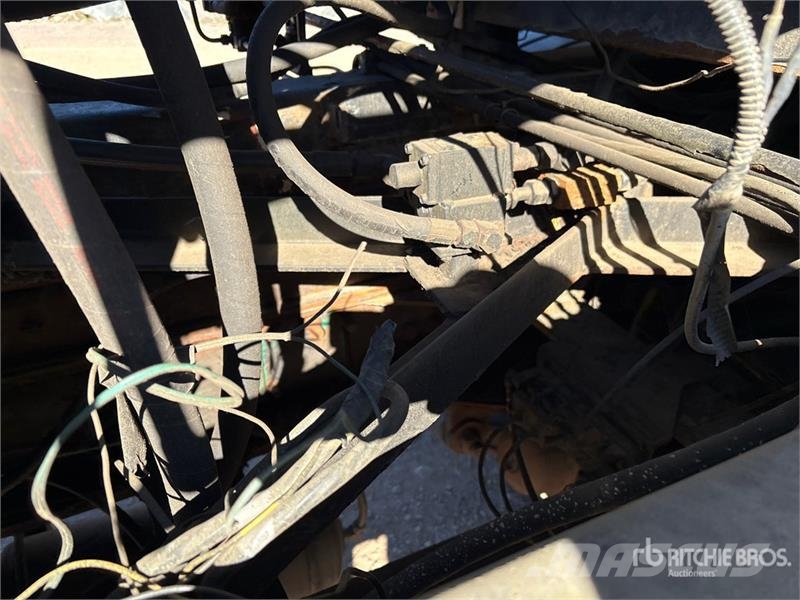 International on International 7600 SBA 8x4 Twin-Steer Concrete  Betonmixers en pompen